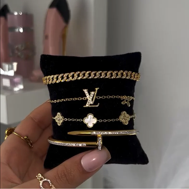 Golden Set - Image 4