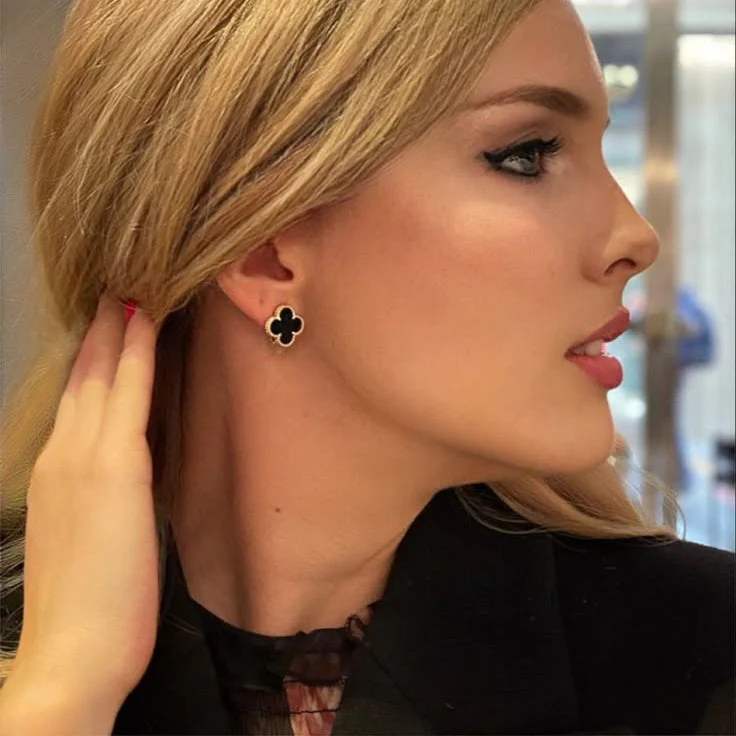 CLOVER | BLACK EARRINGS - Image 2