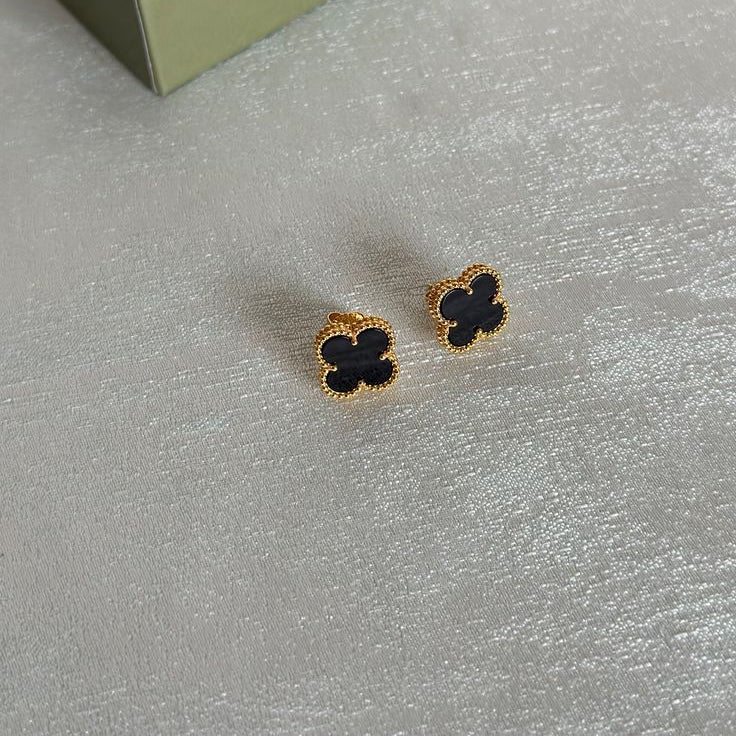 CLOVER | BLACK EARRINGS - Image 3