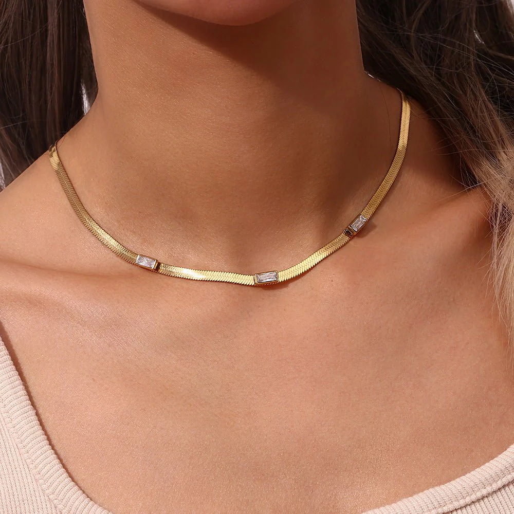 Eve Herringbone Gold Necklace - Image 3
