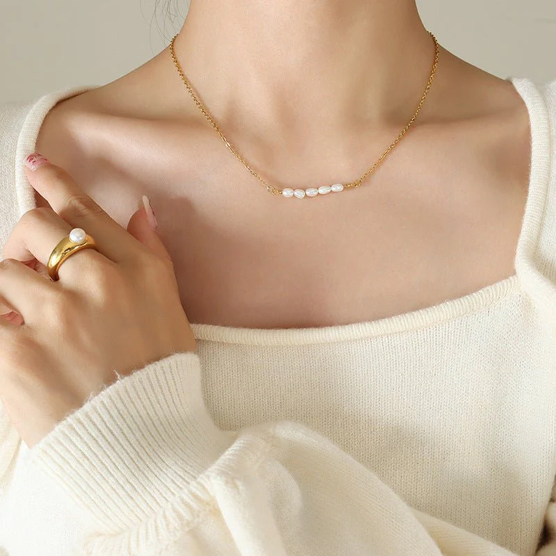 Fleur Freshwater Pearl Gold Necklace - Image 2