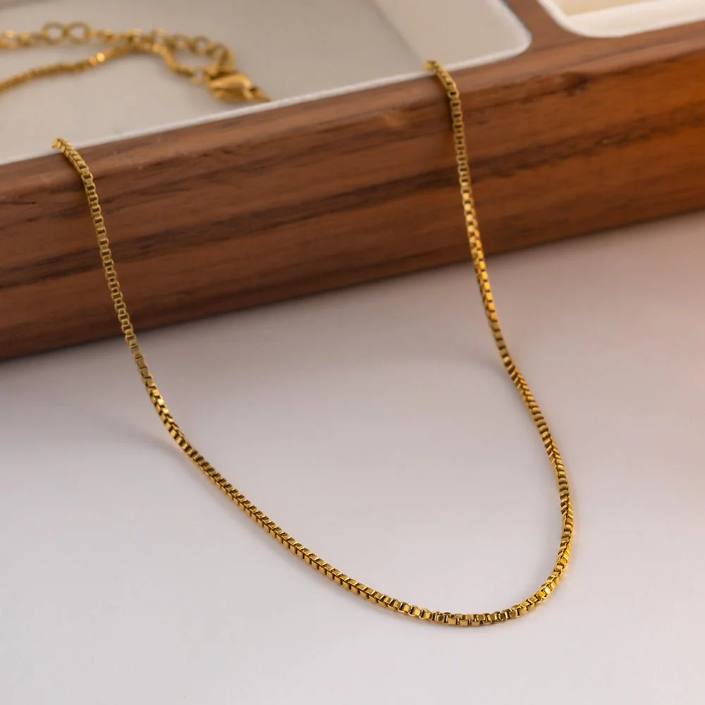 Geordyn Gold Chain Necklace - Image 3