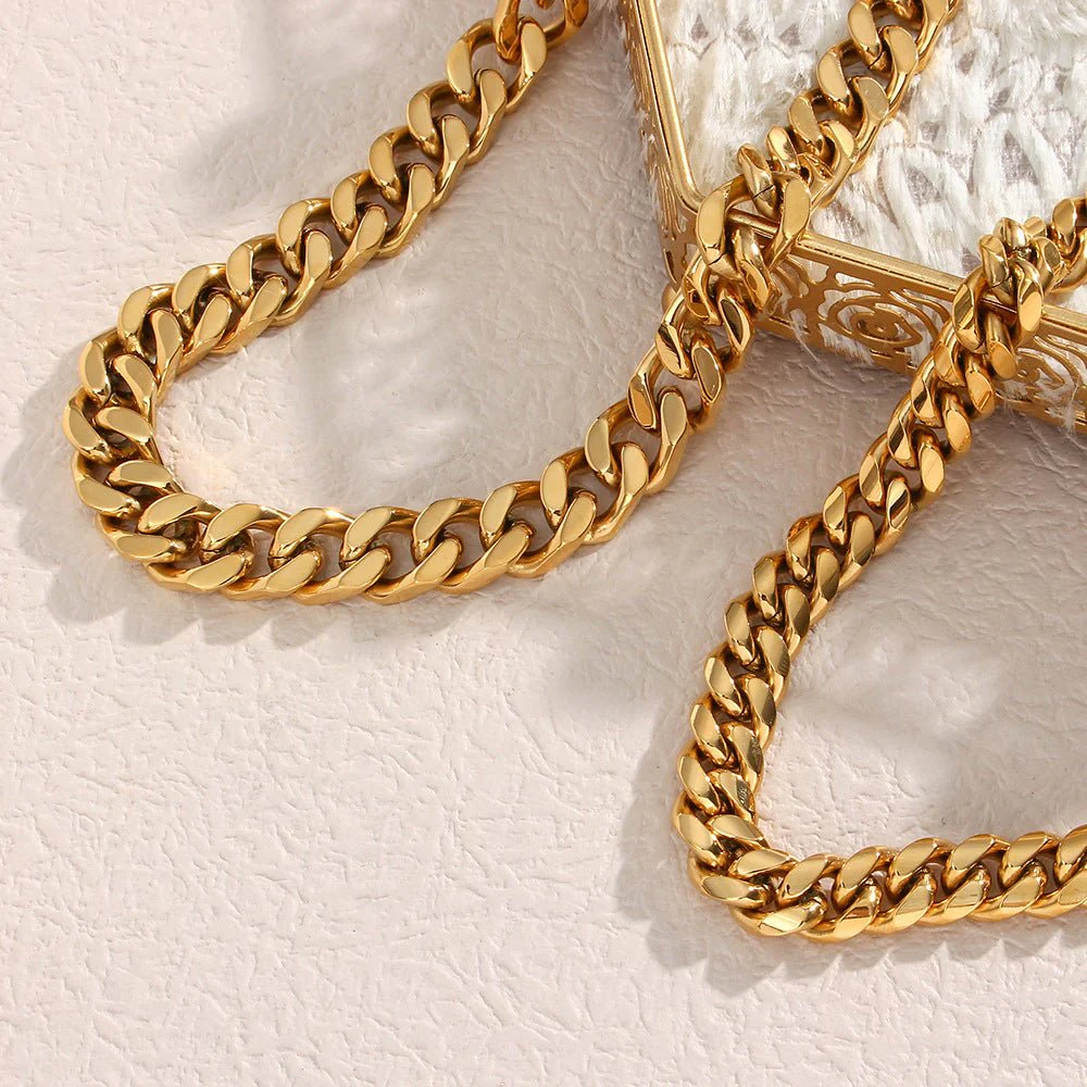 Gianna Chunky Chain Necklace - Image 5