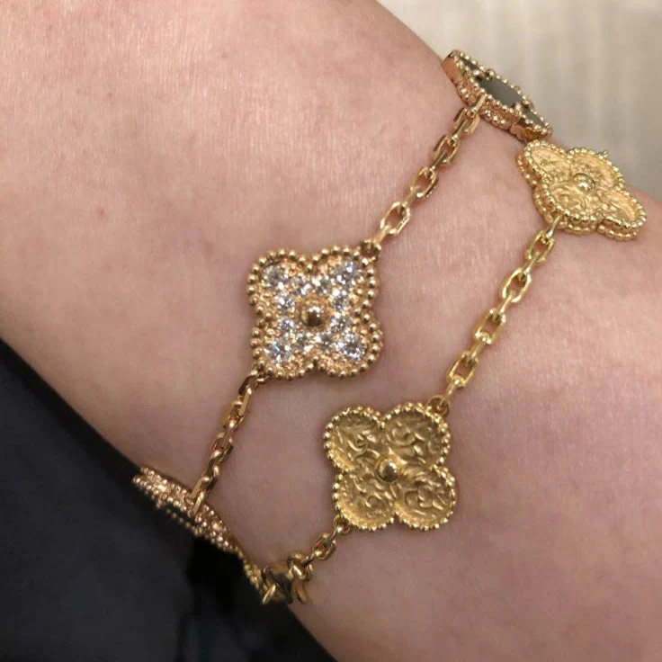 FOUR LEAF CLOVER IN GOLD ZIRCONIA - Image 3