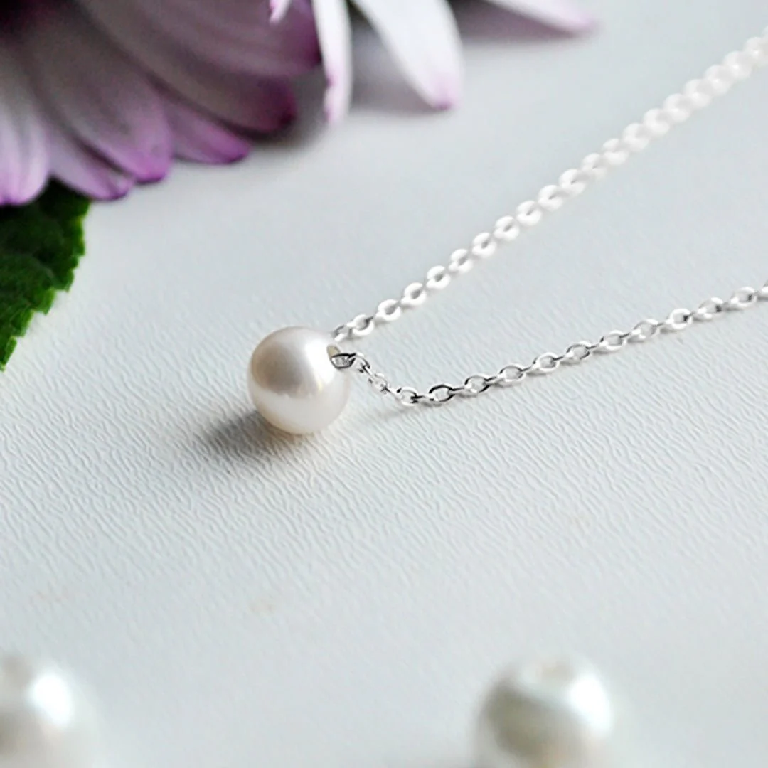 Isla Gold Pearl Necklace - Image 5