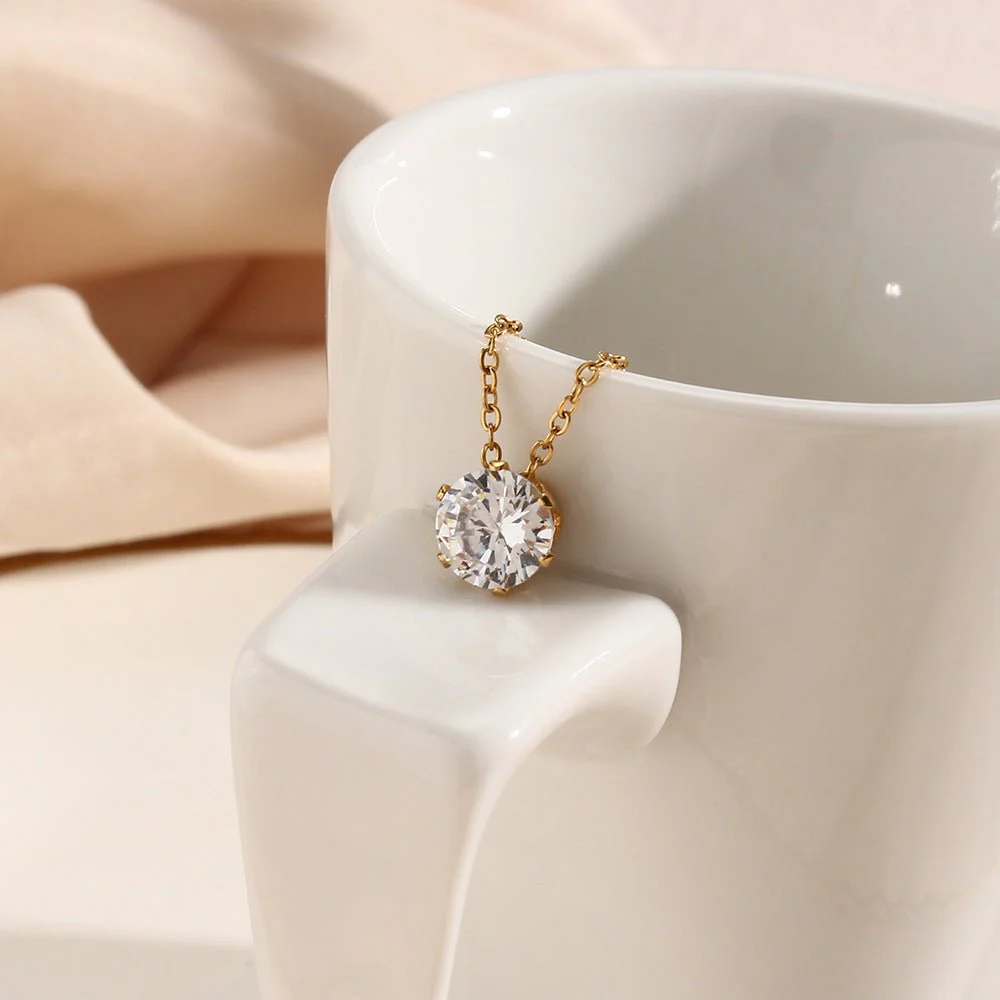 Kyla Solitaire Gold Necklace - Image 4