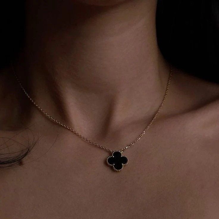 CLOVER | BLACK NECKLACE - Image 3