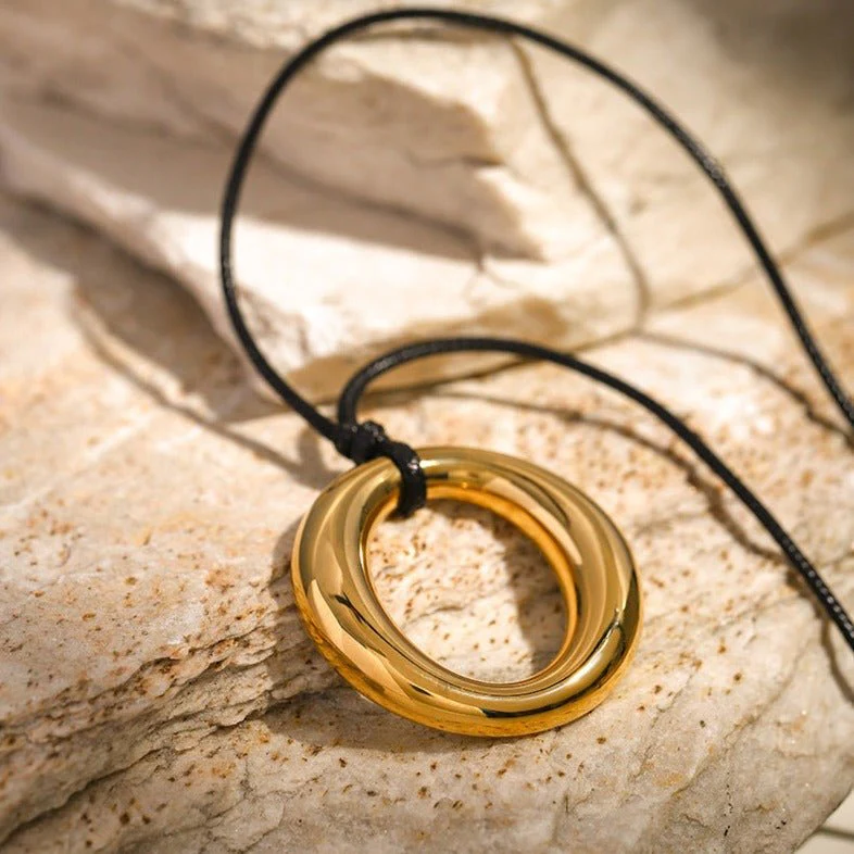 Leonora Gold Necklace - Image 3