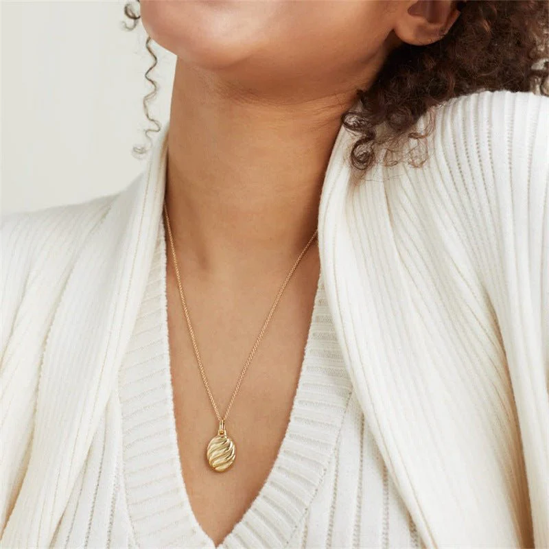Linda Gold Croissant Necklace - Image 2