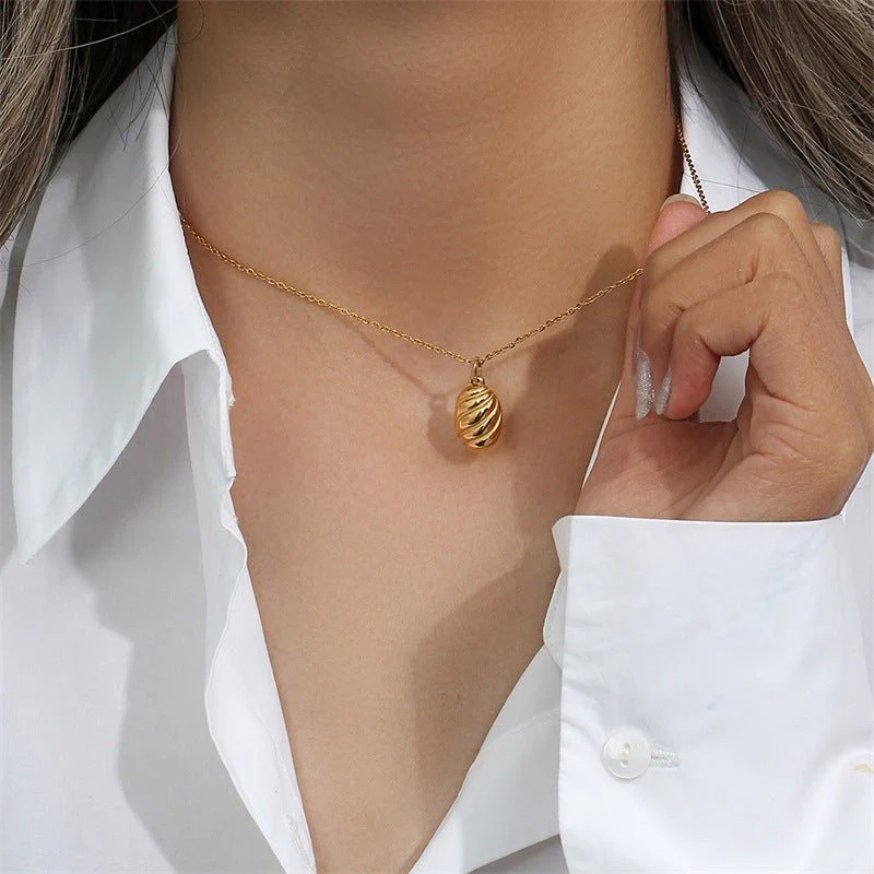 Linda Gold Croissant Necklace - Image 4