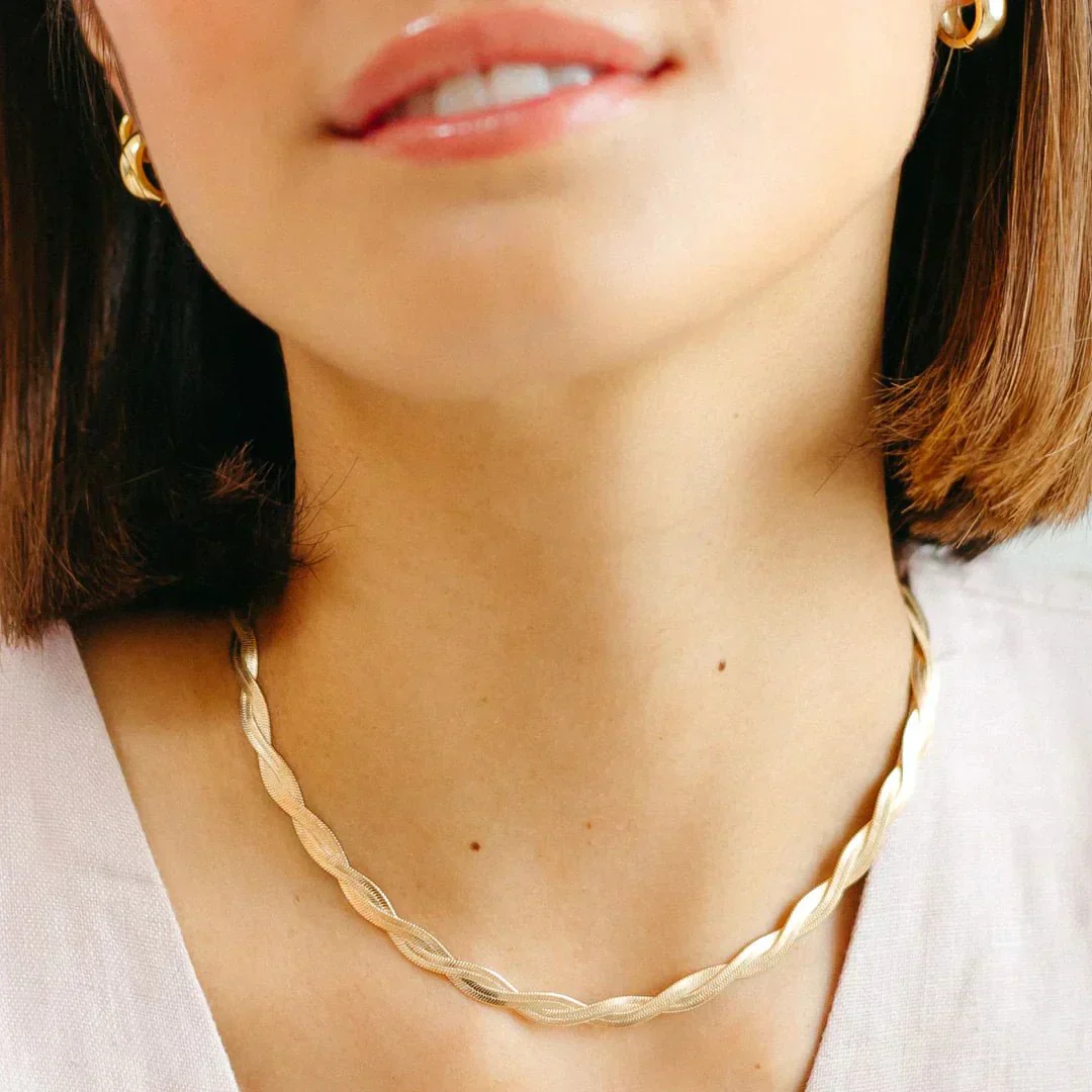 Lysa Twisted Chain Necklace - Image 3