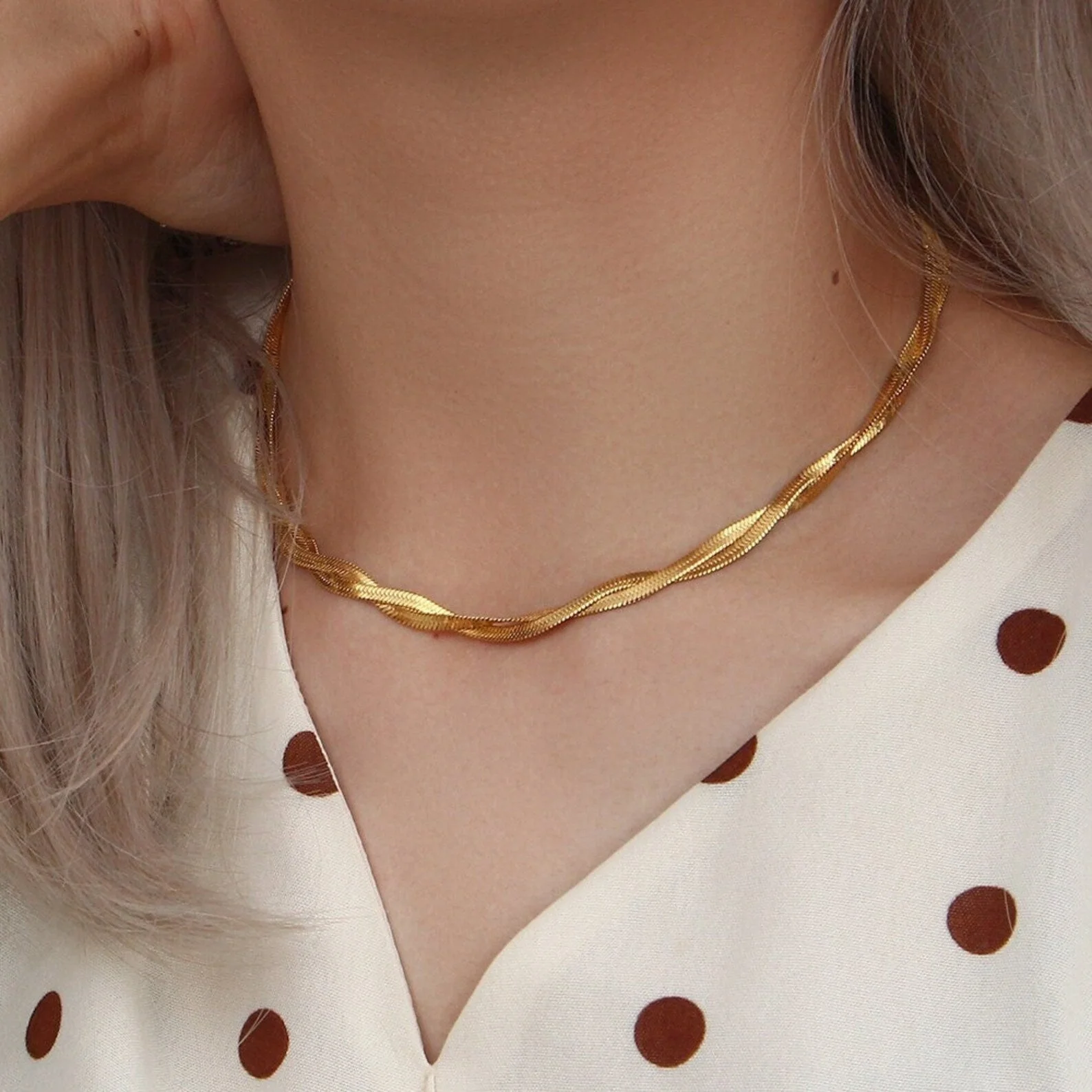 Lysa Twisted Chain Necklace - Image 4