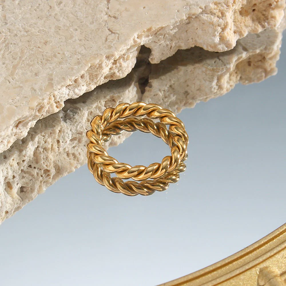 Melody Gold Twist Ring - Image 5