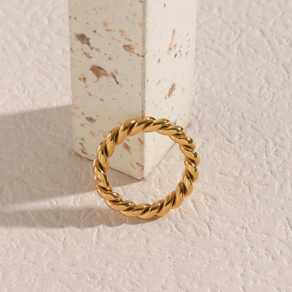 Melody Gold Twist Ring - Image 6