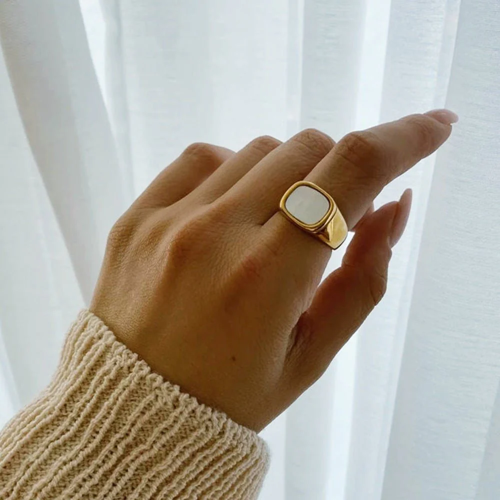 Nova Gold Ring - Image 3