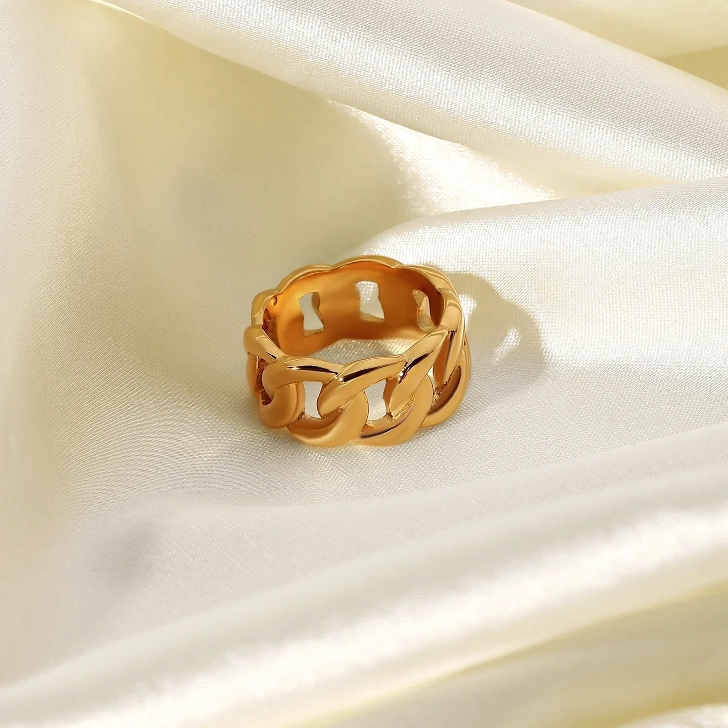Splendor Gold Ring - Image 5