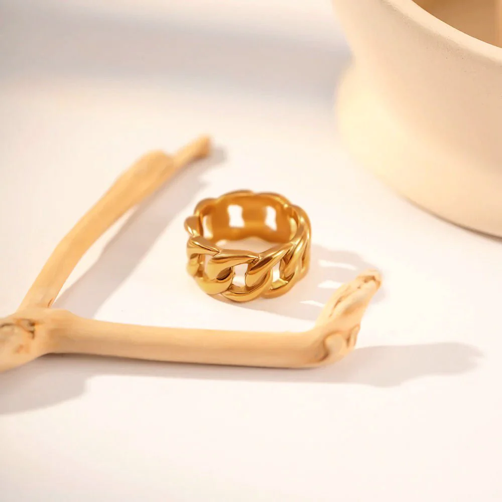 Splendor Gold Ring - Image 6