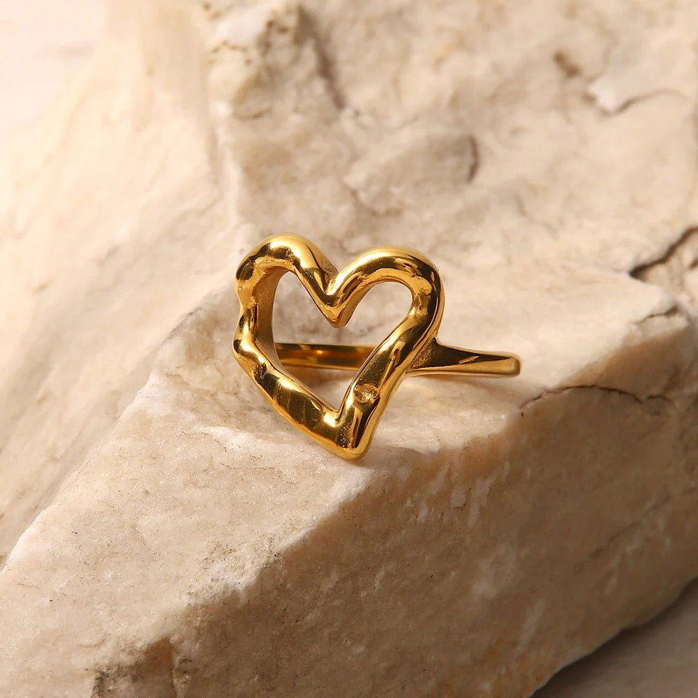 Verity Heart Ring - Image 4