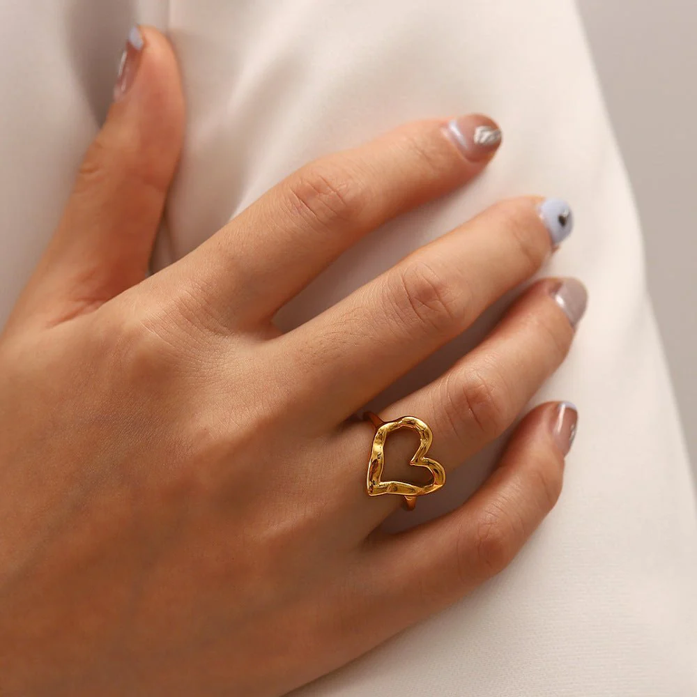 Verity Heart Ring - Image 5