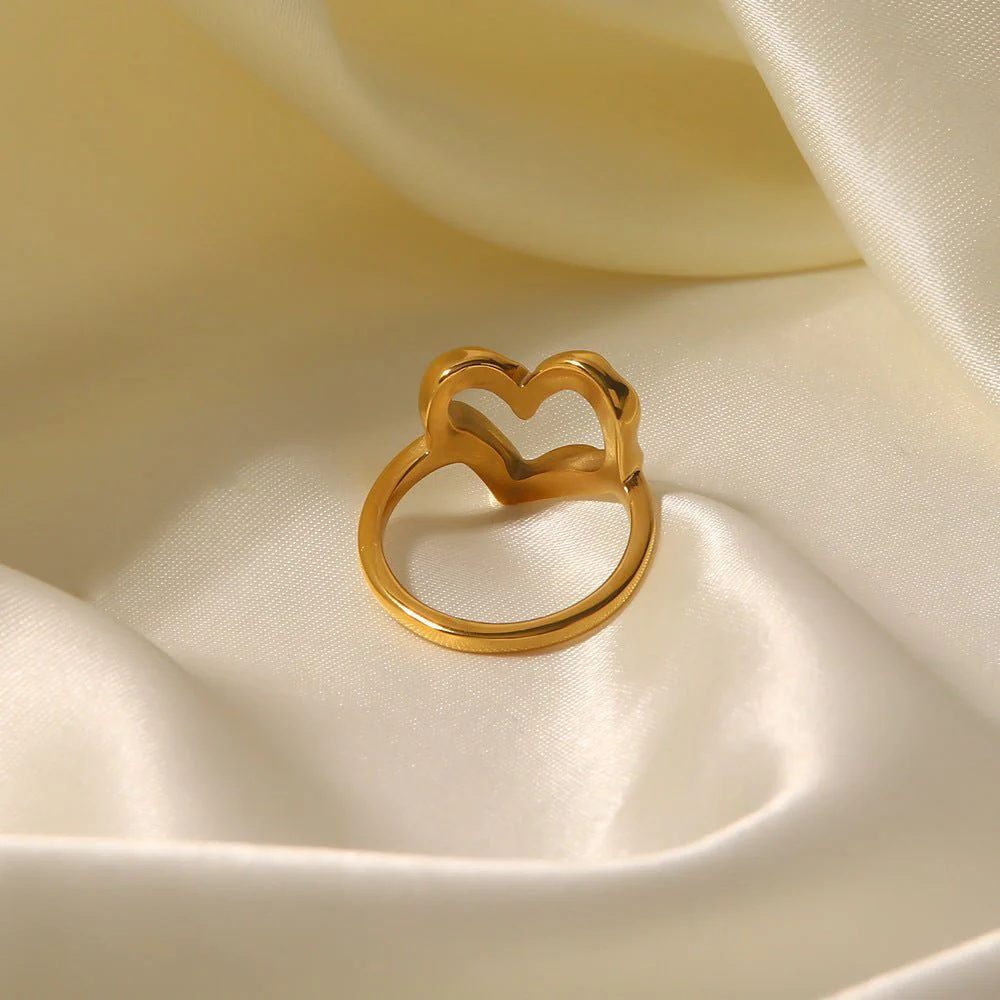 Verity Heart Ring - Image 6