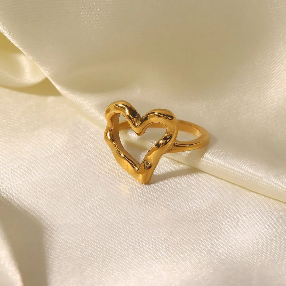 Verity Heart Ring - Image 7